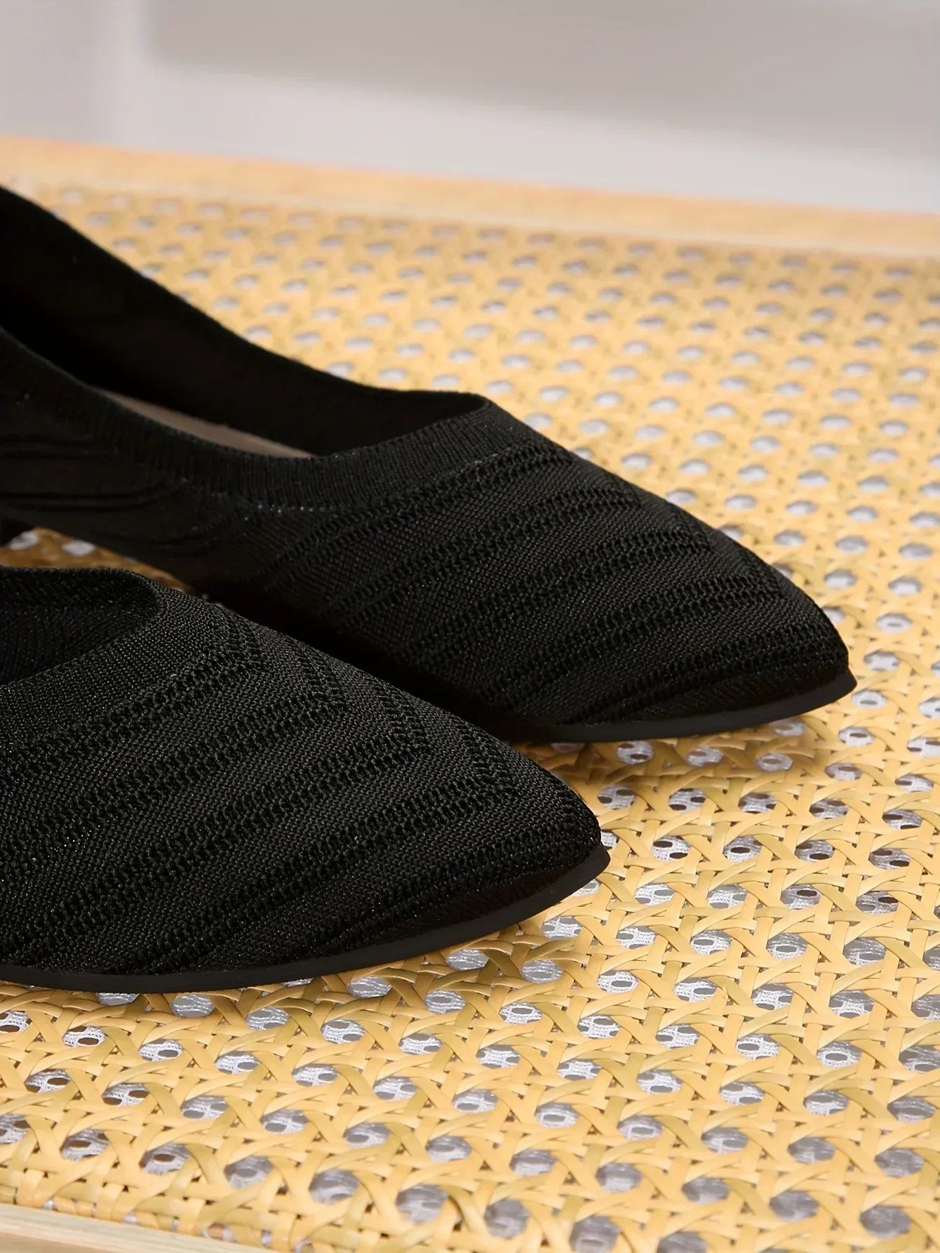 Women's Pointed Toe Flat Shoes Solid Color Knitted Slip on Shoes Casual Breathable Ballet Flats Women Flat Shoes Loafers Women