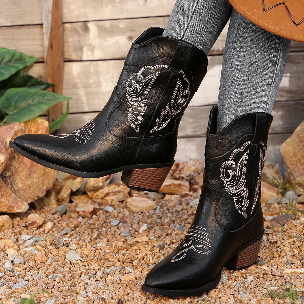 Ethnic Embroider Decor High Heel Boots for Women 2025 New Spring Ankle Vacation Pointed Toe Boots Western Cowgirl Short Boots