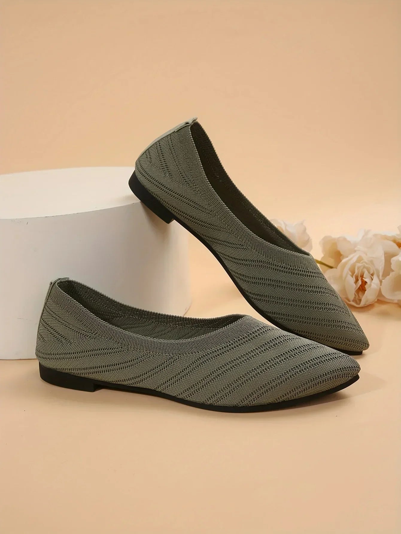 Women's Pointed Toe Flat Shoes Solid Color Knitted Slip on Shoes Casual Breathable Ballet Flats Women Flat Shoes Loafers Women