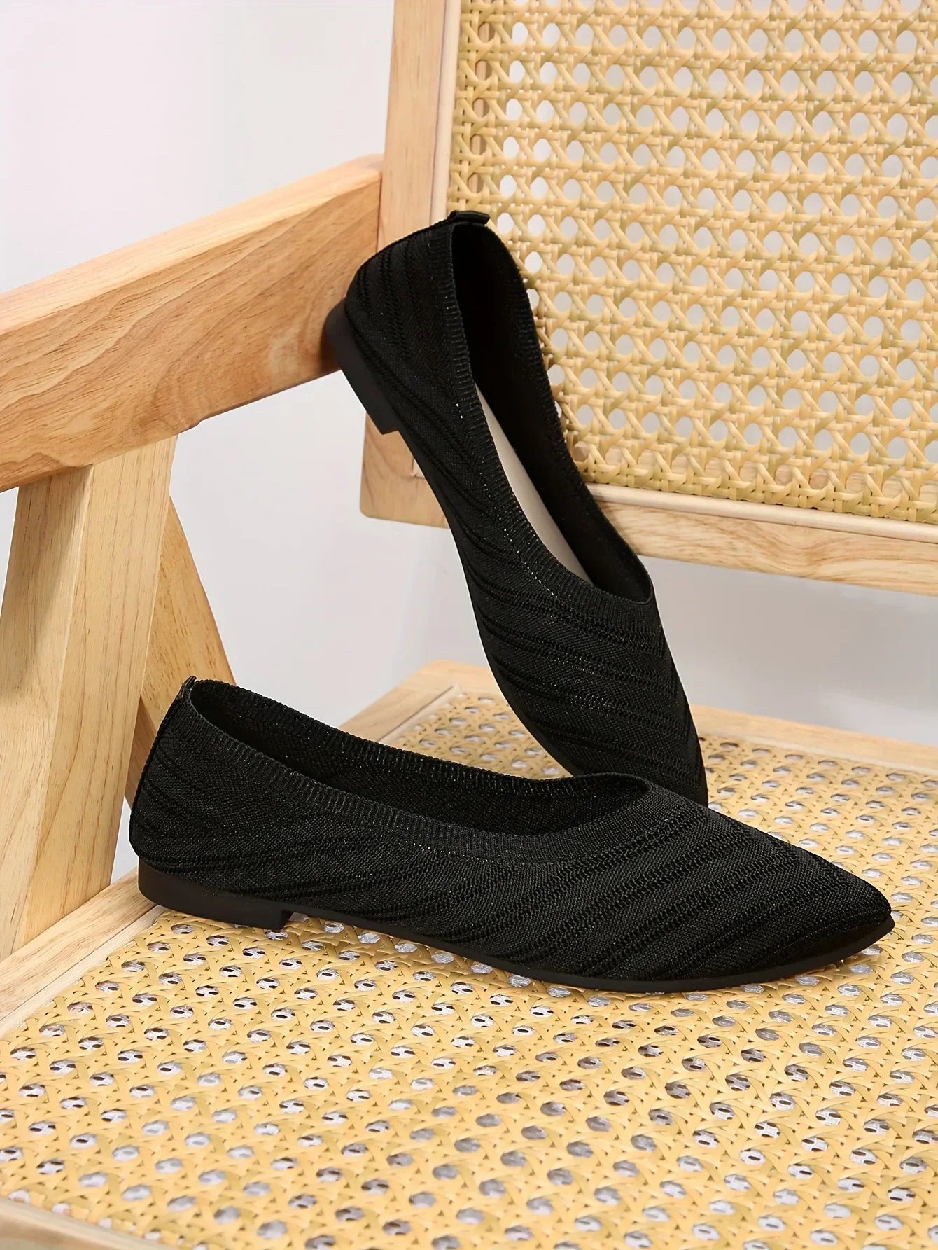 Women's Pointed Toe Flat Shoes Solid Color Knitted Slip on Shoes Casual Breathable Ballet Flats Women Flat Shoes Loafers Women