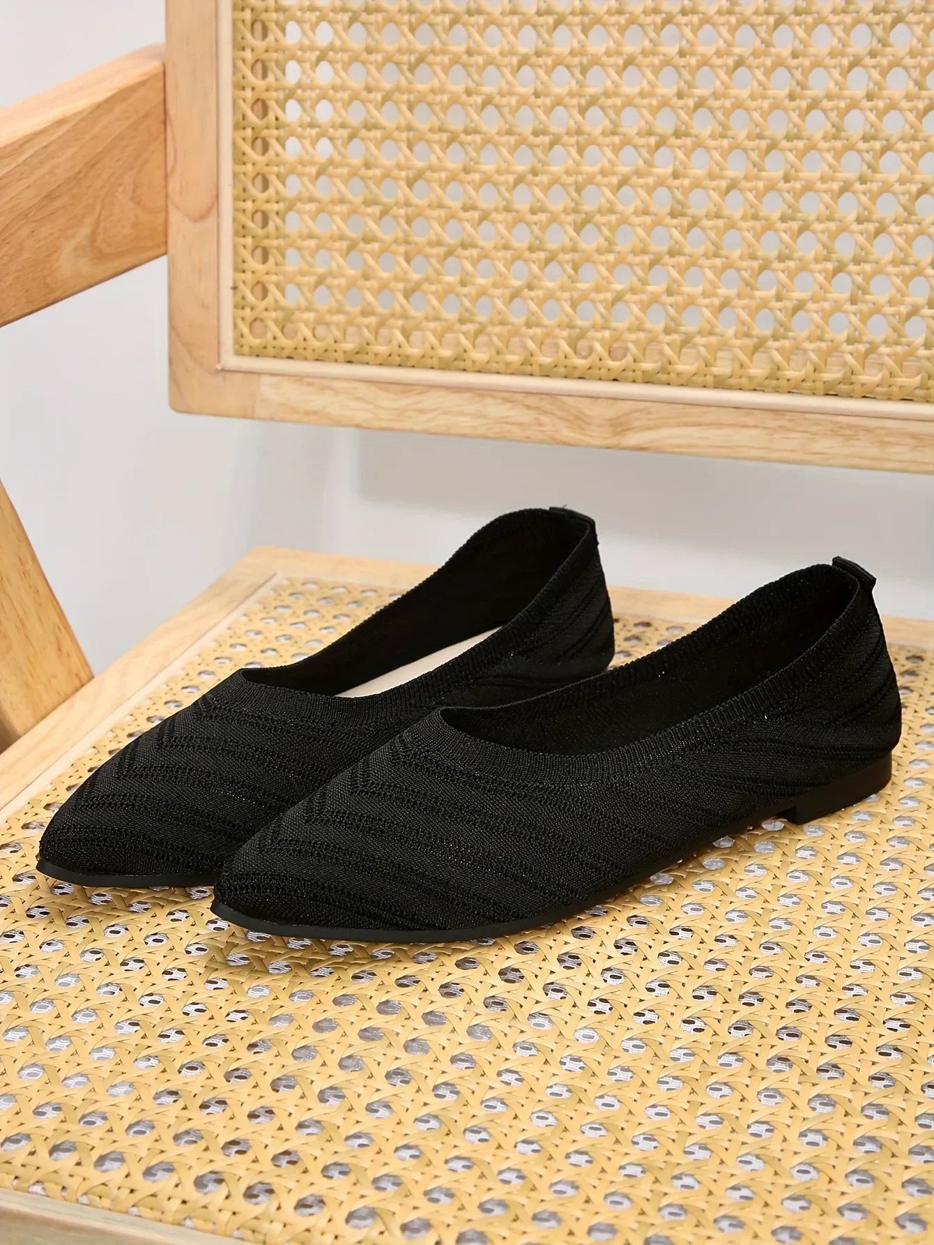 Women's Pointed Toe Flat Shoes Solid Color Knitted Slip on Shoes Casual Breathable Ballet Flats Women Flat Shoes Loafers Women