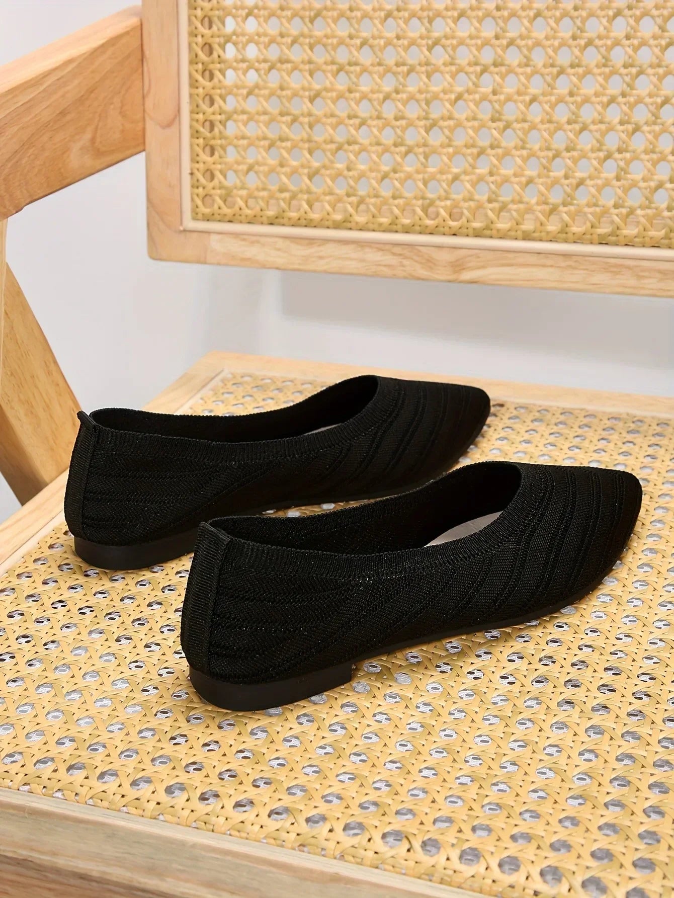Women's Pointed Toe Flat Shoes Solid Color Knitted Slip on Shoes Casual Breathable Ballet Flats Women Flat Shoes Loafers Women